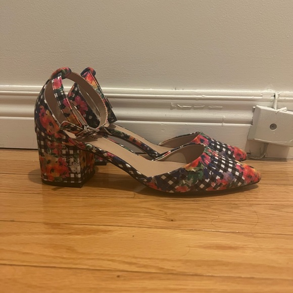 Call it Spring sandal - Picture 2 of 5